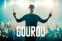 Pierre Niney dans le rôle de Coach Matt dans le film Gourou de Yann Gozlan