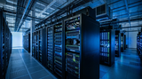 Serveurs informatiques et logo IA open-source Chine illustrant la compétition technologique mondiale.