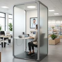 Une cabine de téléconsultation moderne avec un écran affichant un médecin, symbolisant l'essor du marché B2B de la téléconsultation et des cabines de santé connectées en France.